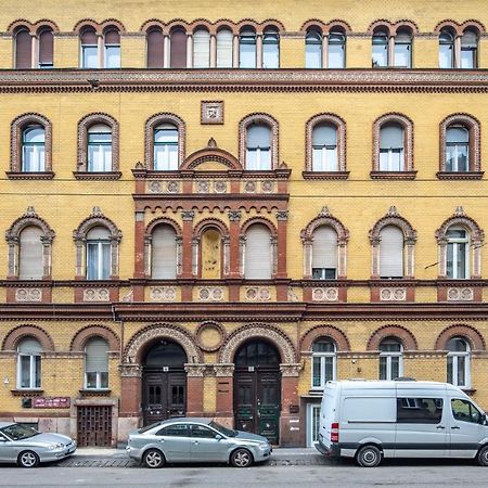 Cozy & Central Apartment With 2-Bedroom Budapest Eksteriør billede