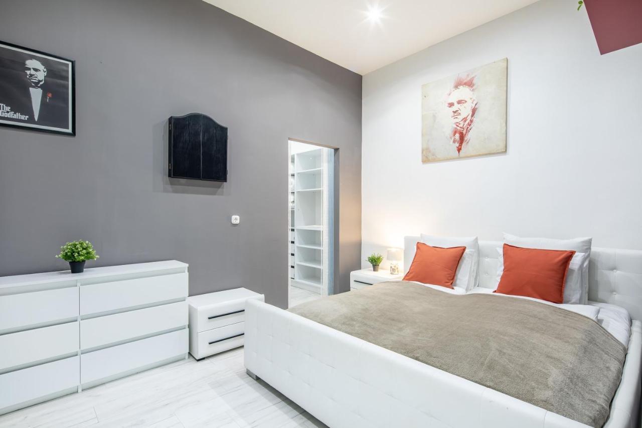 Cozy & Central Apartment With 2-Bedroom Budapest Eksteriør billede