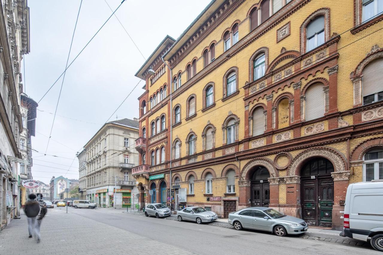 Cozy & Central Apartment With 2-Bedroom Budapest Eksteriør billede