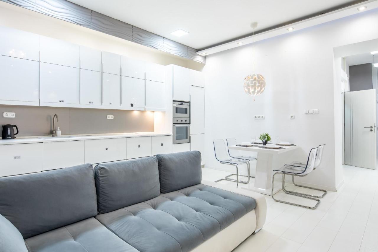 Cozy & Central Apartment With 2-Bedroom Budapest Eksteriør billede