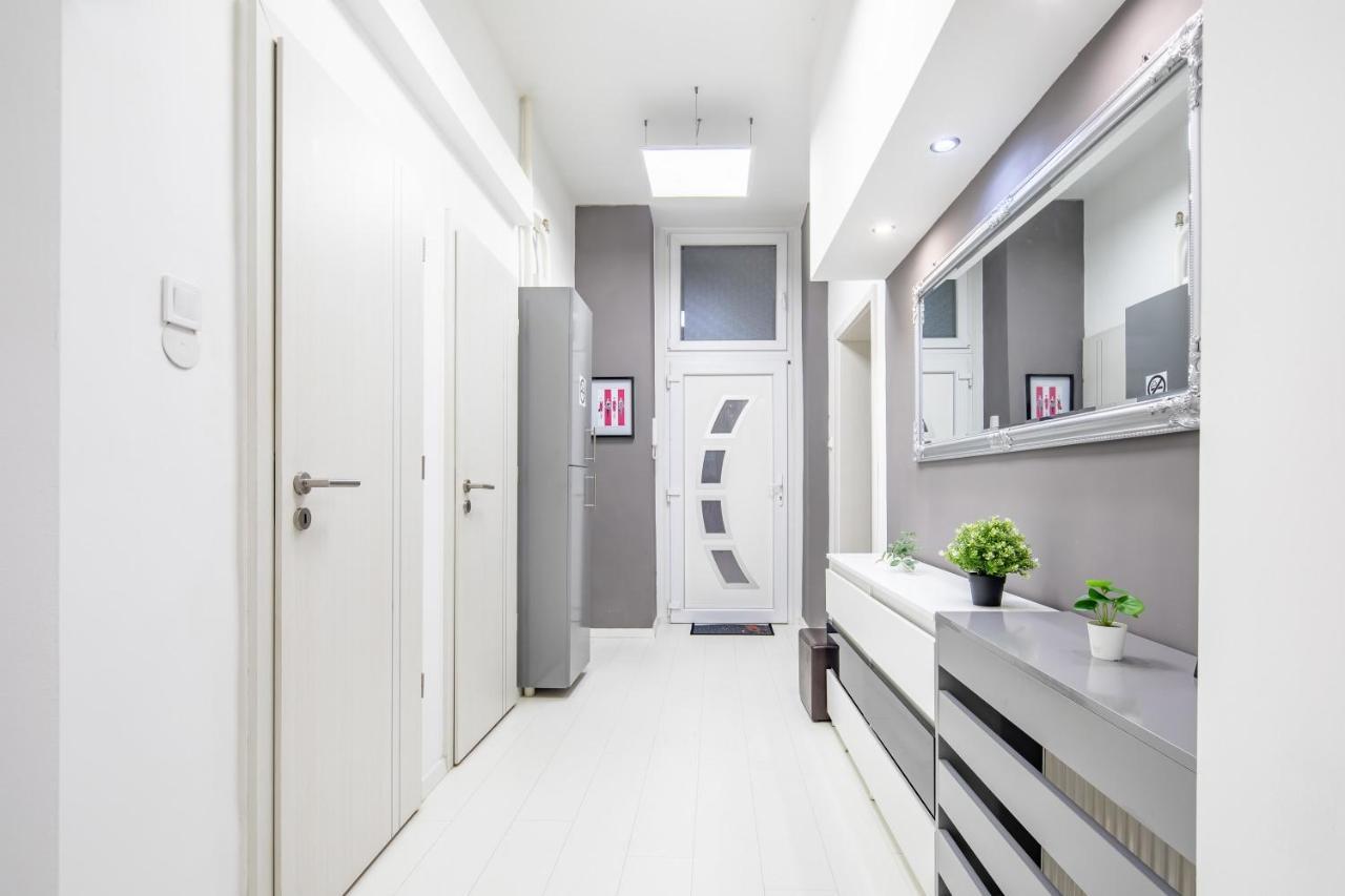 Cozy & Central Apartment With 2-Bedroom Budapest Eksteriør billede
