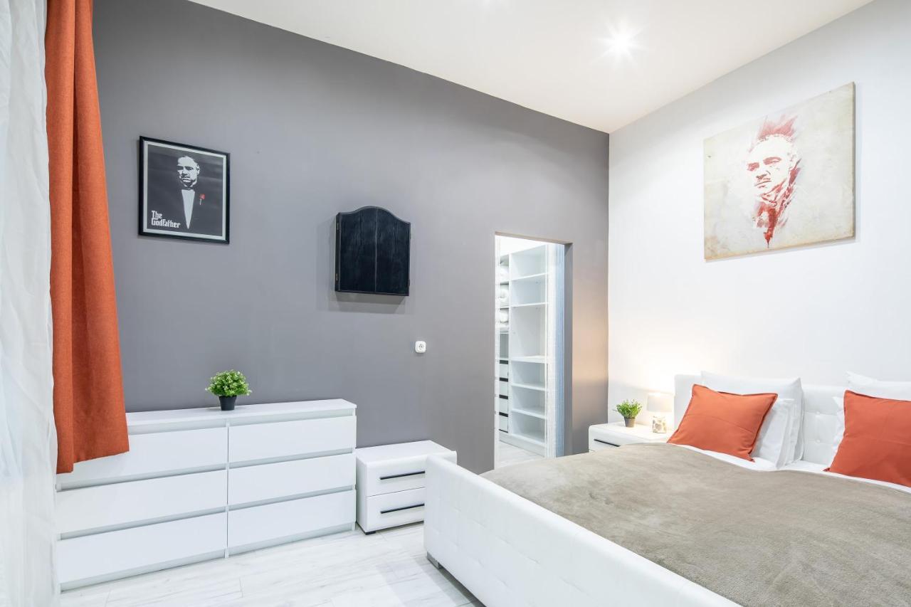 Cozy & Central Apartment With 2-Bedroom Budapest Eksteriør billede